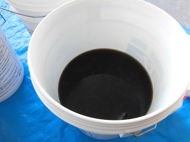 エアコン清掃後の汚水です。実はこんなに汚れています。
