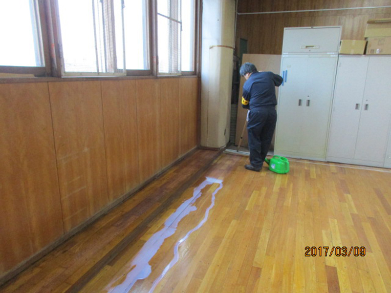武道館ウレタン塗装作業